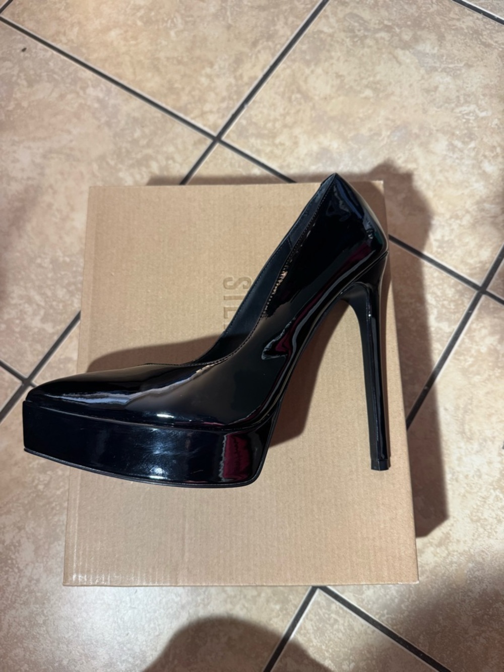 Steve Madden Luxury Platform Pumps - Picture 12 of 12